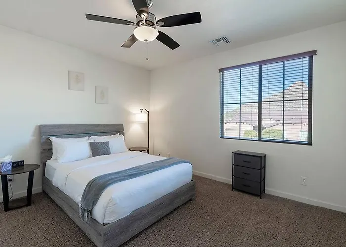 Ferienhaus King 5br Tranquil Lux Retreat: Pool, Theater, Fun!