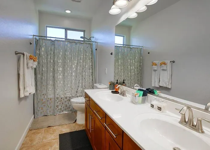 King 5br Tranquil Lux Retreat: Pool, Theater, Fun! Ferienhaus Phoenix