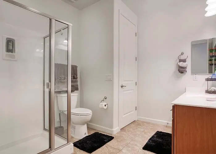 King 5br Tranquil Lux Retreat: Pool, Theater, Fun! Ferienhaus
