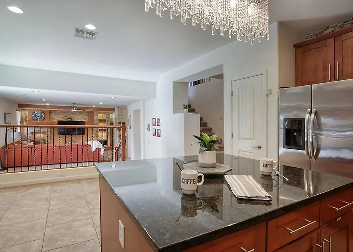 Ferienhaus King 5br Tranquil Lux Retreat: Pool, Theater, Fun!