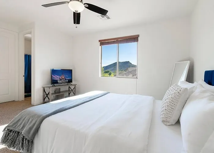 King 5br Tranquil Lux Retreat: Pool, Theater, Fun! Ferienhaus Phoenix