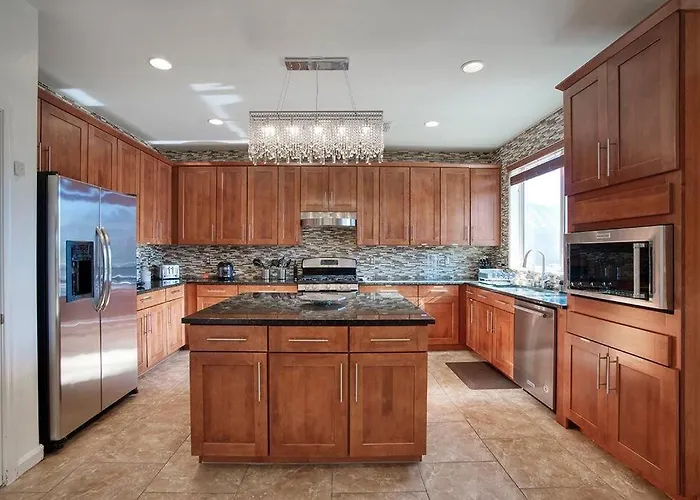 King 5br Tranquil Lux Retreat: Pool, Theater, Fun! Phoenix