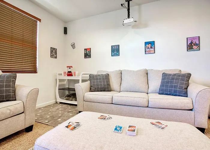 King 5br Tranquil Lux Retreat: Pool, Theater, Fun! Phoenix