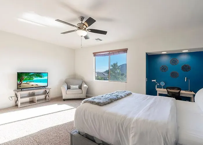 King 5br Tranquil Lux Retreat: Pool, Theater, Fun! Ferienhaus