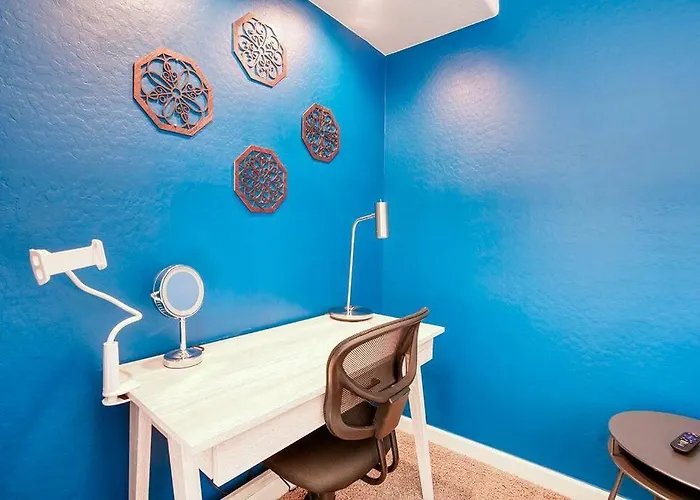 King 5br Tranquil Lux Retreat: Pool, Theater, Fun! Phoenix
