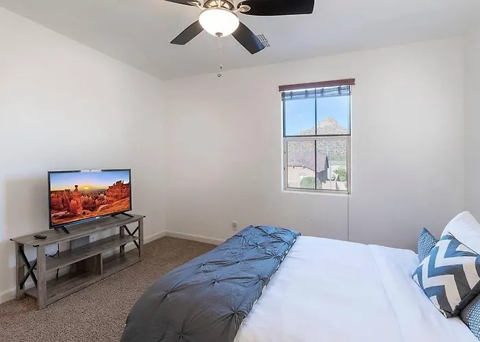 King 5br Tranquil Lux Retreat: Pool, Theater, Fun!