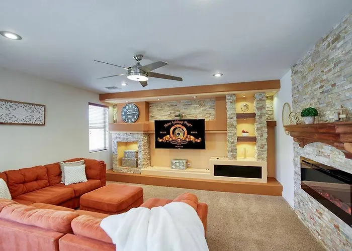King 5br Tranquil Lux Retreat: Pool, Theater, Fun! Ferienhaus *