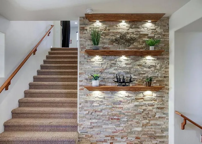 King 5br Tranquil Lux Retreat: Pool, Theater, Fun!