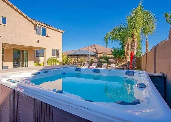 King 5br Tranquil Lux Retreat: Pool, Theater, Fun! Ferienhaus *