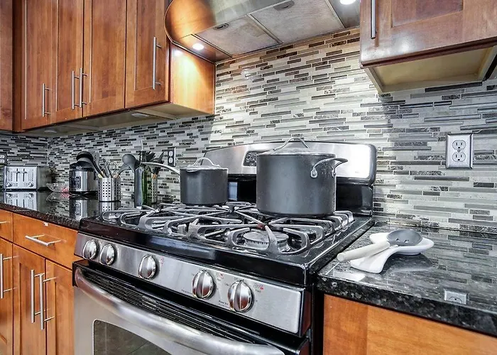 Ferienhaus King 5br Tranquil Lux Retreat: Pool, Theater, Fun!