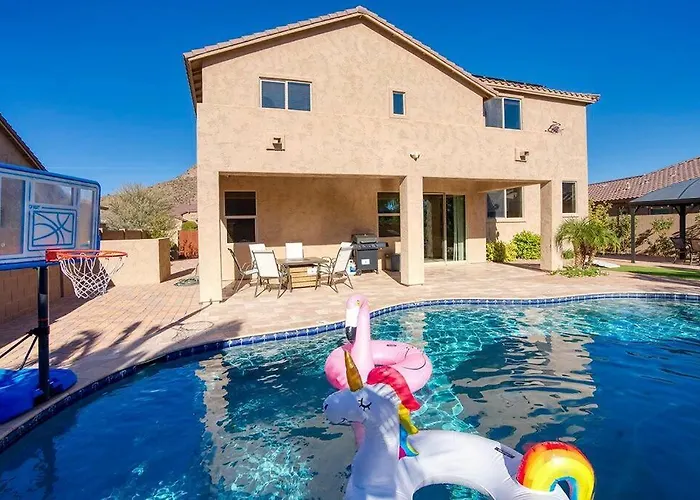 King 5br Tranquil Lux Retreat: Pool, Theater, Fun! Ferienhaus Phoenix