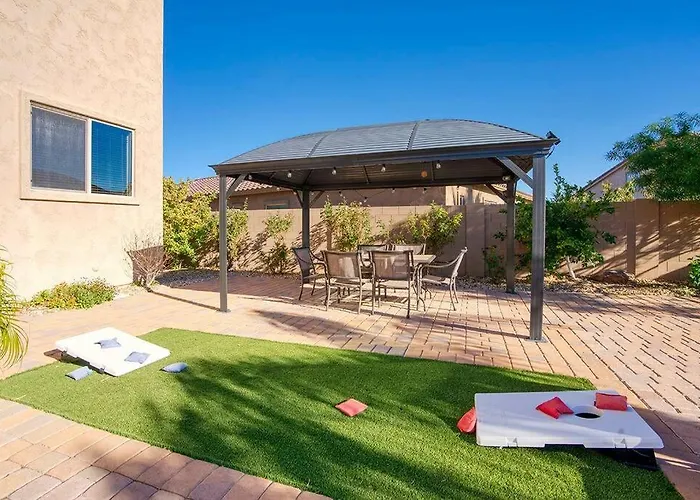 King 5br Tranquil Lux Retreat: Pool, Theater, Fun! Ferienhaus